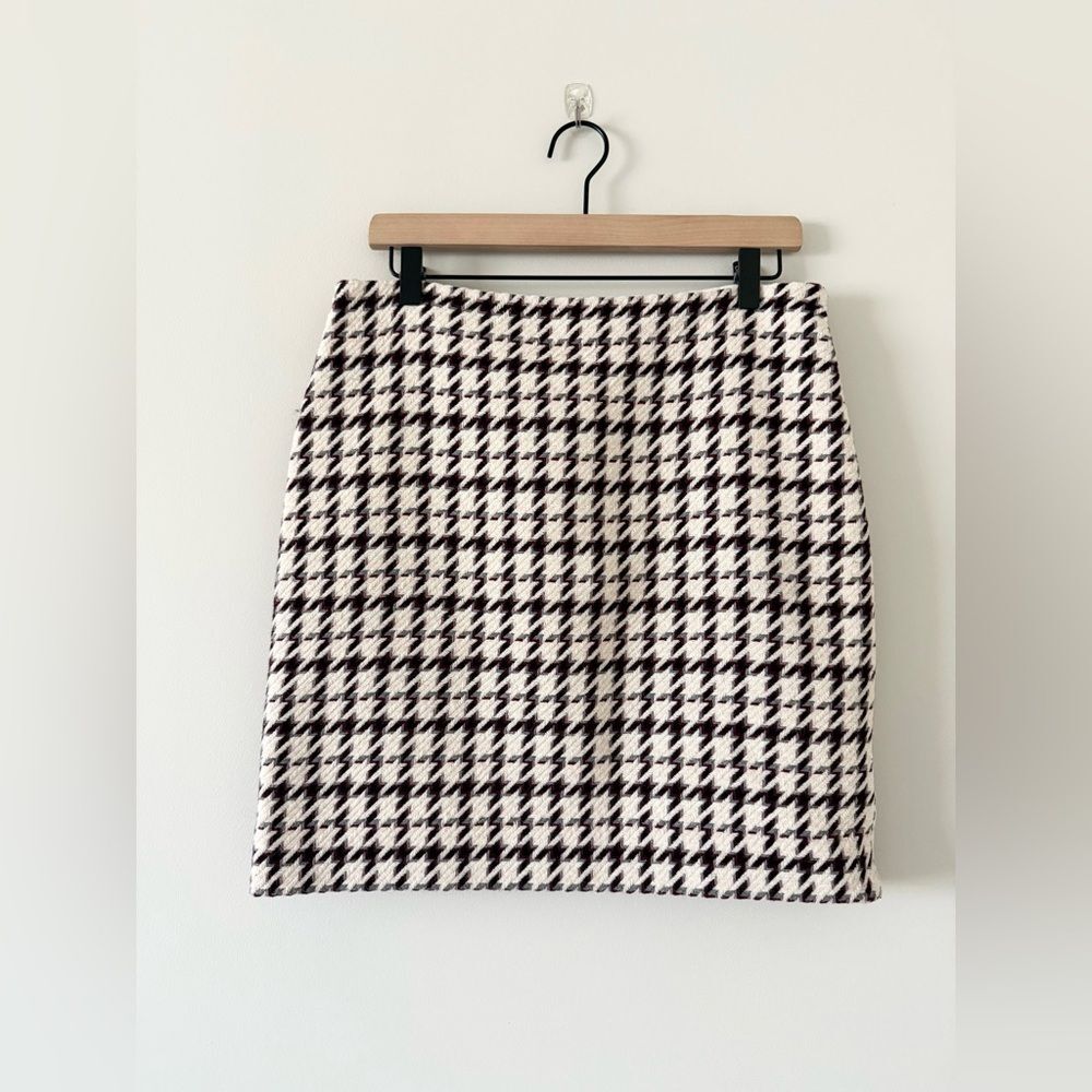 White House Black Market Pencil Skirt in Tweed Cream, Maroon Houndstooth Size 8